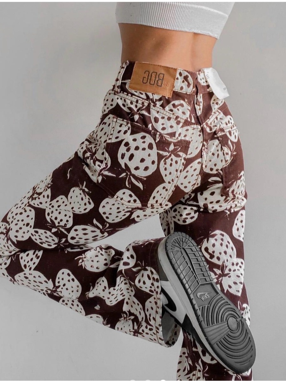 URBAN OUTFITTERS BDG 90’s Bootcut Strawberry Print Jeans